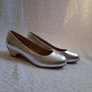 Journee Collection 9 Silver Women ess Shoes